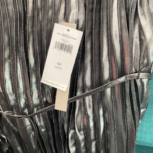 Gorgeous Night Out metallic dress 4P - Picture 2 of 3